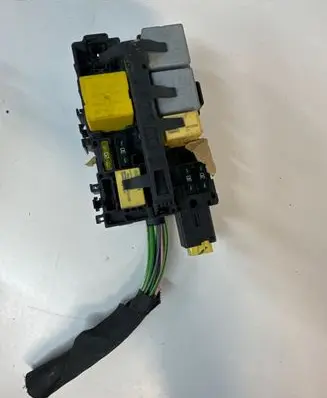 Peugeot 308 Fuse module 9806192580 2010EC0Y01