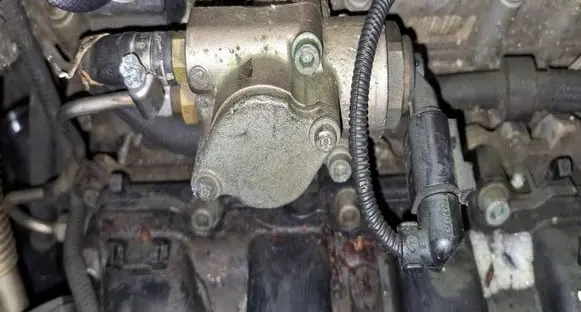 Volkswagen Jetta V Fuel injection high pressure pump 03C127025