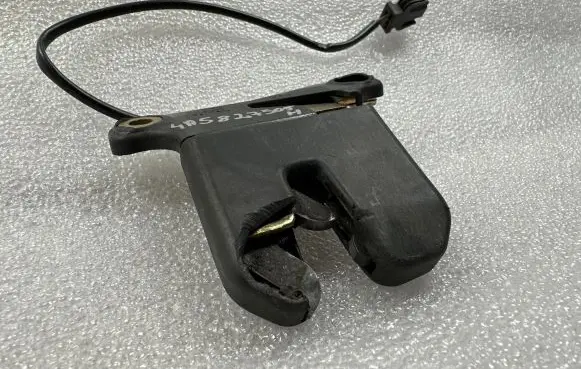 Audi A8 S8 D2 4D Tailgate/trunk/boot lock/catch/latch 4A5827505h
