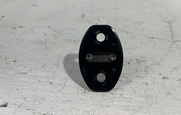 Audi Q3 8U Front door lock loop/hook striker 8T0837033