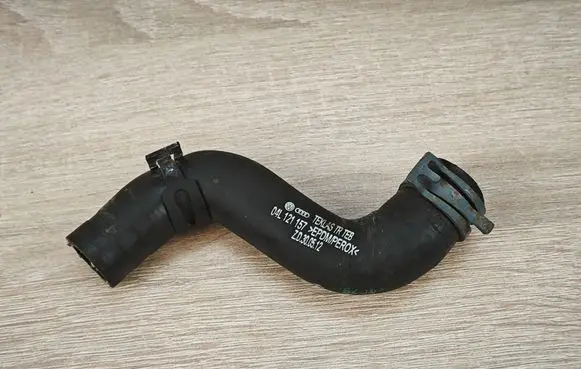 Audi A6 C7 Engine coolant pipe/hose 04L121157
