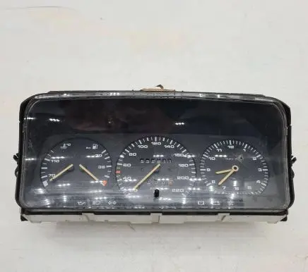Volkswagen PASSAT B3 Speedometer (instrument cluster) 81117621