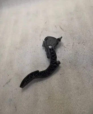 Volkswagen PASSAT B5.5 Accelerator throttle pedal 8E1721523B