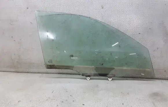 Toyota Avensis T220 Front door window glass four-door