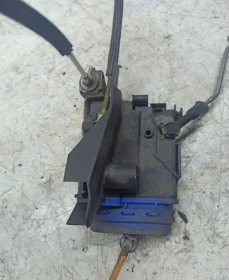 Audi A4 S4 B5 8D Rear door lock 8D0839016A