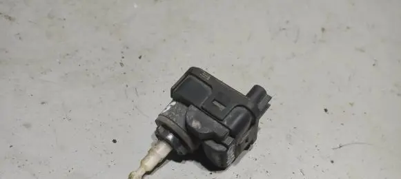 Opel Omega B2 Headlight level adjustment motor 90492892