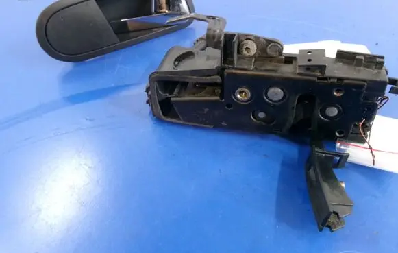 Seat Alhambra (Mk1) Front door lock 93BG220A20DD