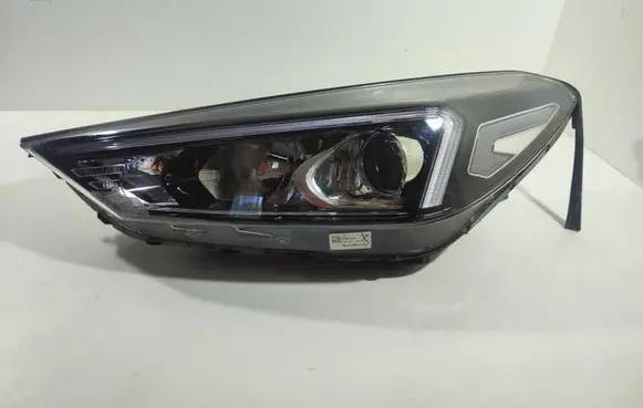 Hyundai Tucson TL Headlight/headlamp 92101D7600