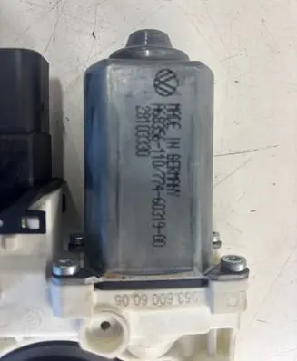 Volkswagen Tiguan Rear door window regulator motor 5N0959703F CD3385480