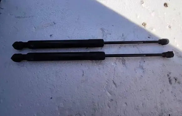 Renault Kangoo II Front bonnet/hood damper/strut 654706489R