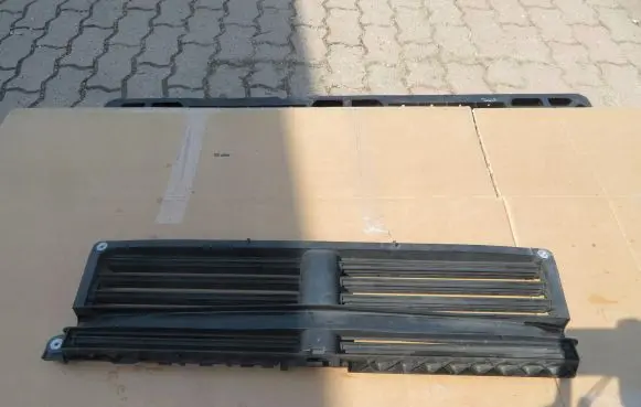 Mercedes-Benz S W223 Radiator trim A2235000300