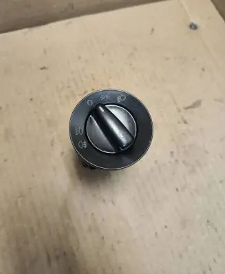 Volkswagen Golf IV Light switch 1C0941531A