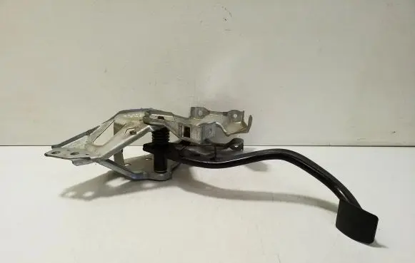 Opel Astra H Brake pedal