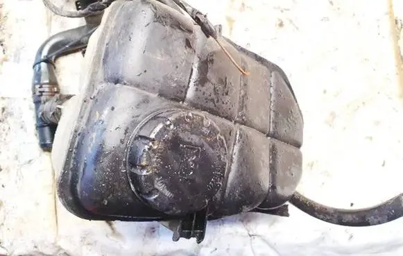 Mercedes-Benz C W203 Coolant expansion tank/reservoir 2035000049