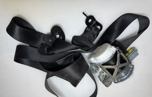 BMW 4 F36 Gran coupe Front seatbelt 33052214 34143193D 34119627