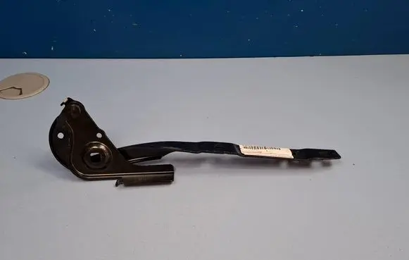 Engine bonnet/hood hinges