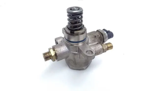 Porsche Panamera (971) Fuel injection high pressure pump 06M127026H