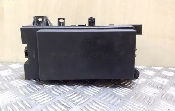 KIA Sorento Fuse box set 911613E010