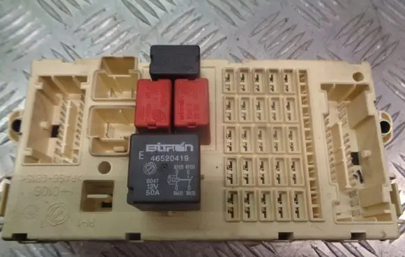Alfa Romeo 147 Fuse box set 51711428