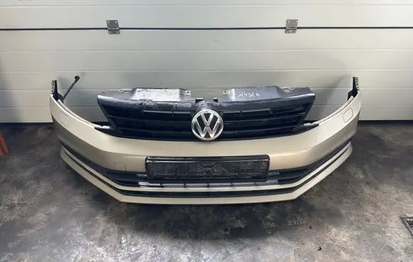 Volkswagen Jetta VI Front bumper 44326