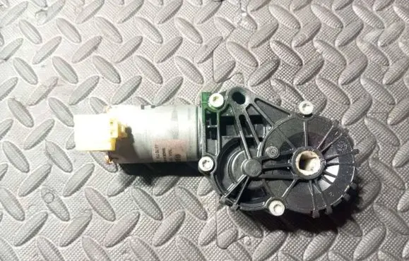 BMW 5 F10 F11 Seat adjustment motor 9168746