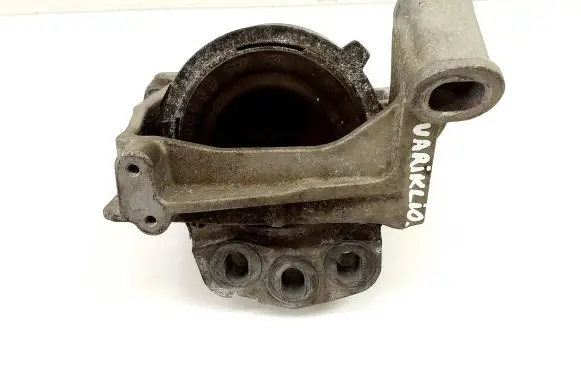 Mazda 3 II Engine mount bracket