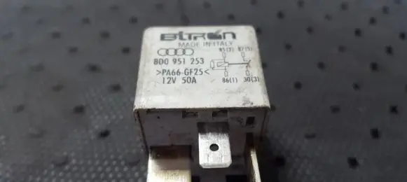 Volkswagen PASSAT B5 Other relay 8D0951253 V23134-J52-X300
