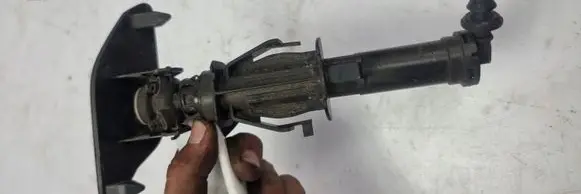 Volkswagen Golf VII Windshield washer spray nozzle 