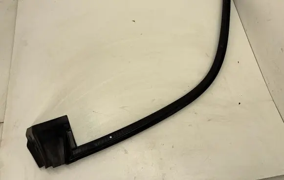 Chevrolet Camaro Rubber seal front coupe door window 84165673 23336766