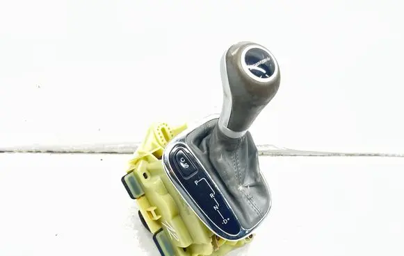 Mercedes-Benz C W203 Gear shifter/selector A2032675524