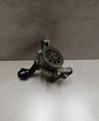 Volkswagen Golf VI Oil pump 03L115263