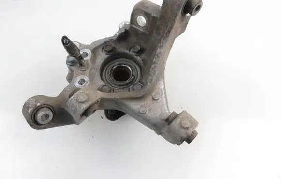 Infiniti Q50 Stub axle 