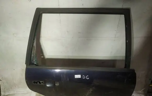 Volkswagen PASSAT B4 Rear door melynos