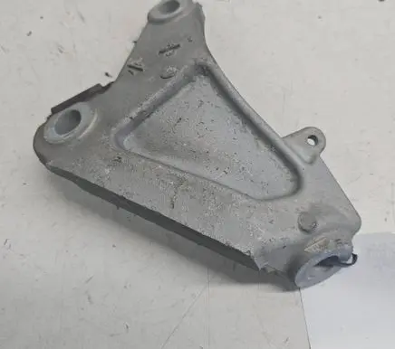 Honda Civic Engine mounting bracket