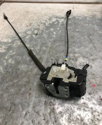 Nissan Note (E11) Rear door lock