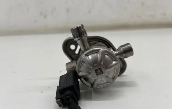Mercedes-Benz CLA C118 X118 Fuel injection high pressure pump A2820700001
