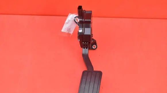 Subaru Outback (BS) Accelerator throttle pedal 36010AL071