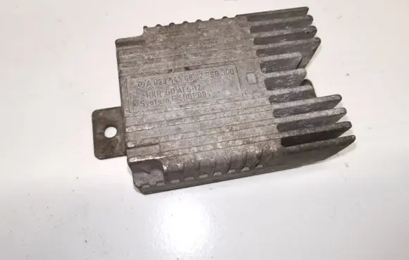 Mercedes-Benz A W168 Fan control module A0235456832