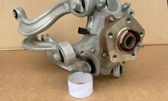 Audi e-tron Rear wheel hub spindle/knuckle 4KE505432C
