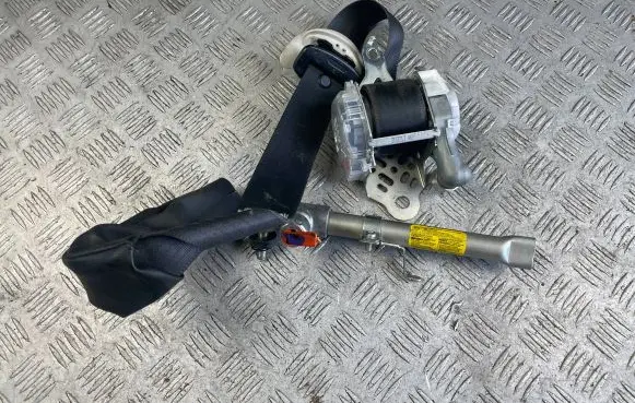 Subaru Outback Front seatbelt
