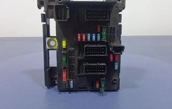 Peugeot 307 Fuse box set 9650663980