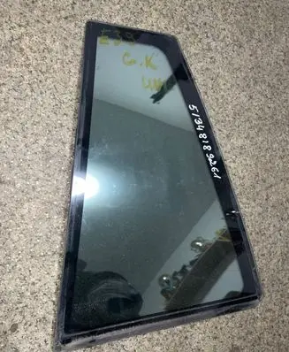 BMW 5 E39 Rear vent window glass 51348189261