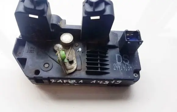 Opel Zafira A Rear door lock 24414134