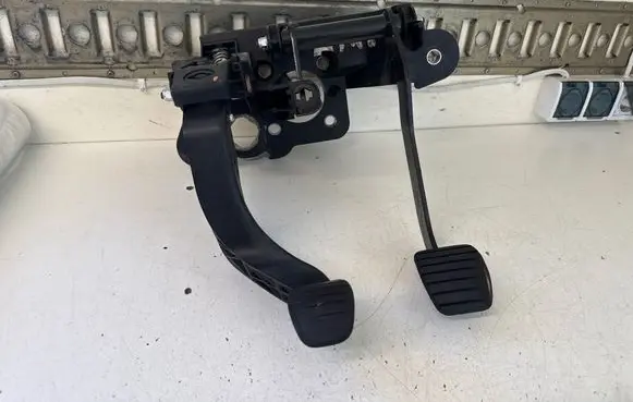 Renault Master III Pedal assembly 071103E