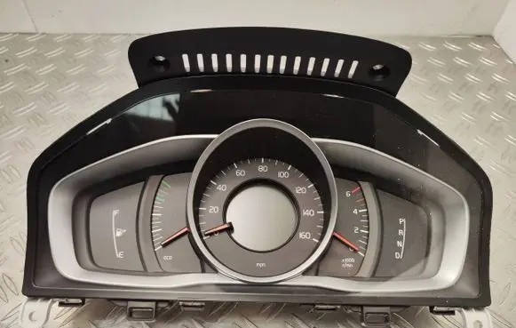 Volvo S60 Speedometer (instrument cluster) 31327750