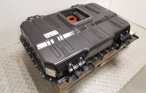 Chrysler Pacifica Hybrid / electric car battery 05193186AB