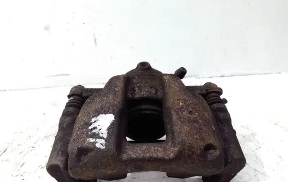 Honda CR-V Front brake caliper