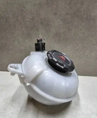 Volkswagen Golf VII Coolant expansion tank/reservoir 5Q0121407F