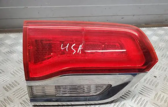 Jeep Grand Cherokee Tailgate rear/tail lights P68110047AC