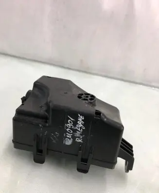 Renault Megane E-Tech Fuse box cover 284b95mp1a